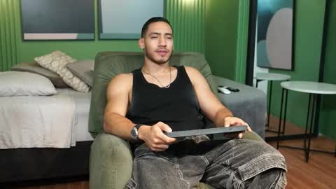 Snapshot of tian_brooks chatting on February 16, 2:40 am Tian Brooks online show from February 16, 2:40 am