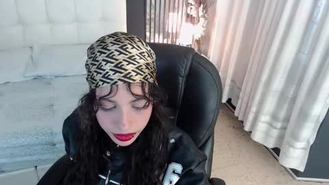 Snapshot of tiana_scot chatting on January 14, 11:38 am LIA online show from January 14, 11:38 am