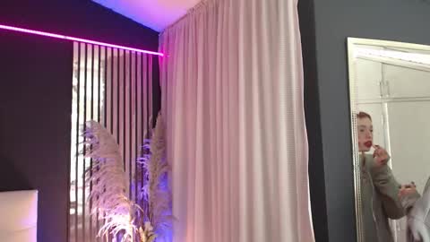 Snapshot of tiana_scot chatting on February 25, 11:53 am LIA online show from February 25, 11:53 am