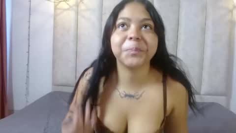 Snapshot of tianaglowcs chatting on April 9, 3:39 pm tiana online show from April 9, 3:39 pm