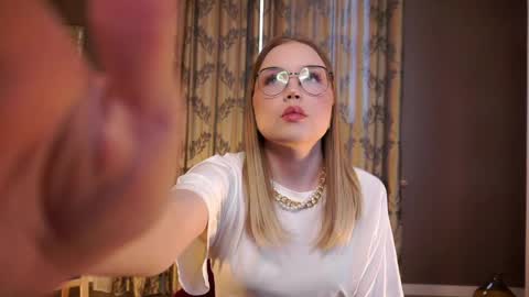 Snapshot of tiannadavy chatting on April 1, 1:41 pm Jane online show from April 1, 1:41 pm