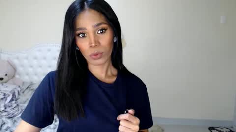 tiara online show from November 12, 8:15 am