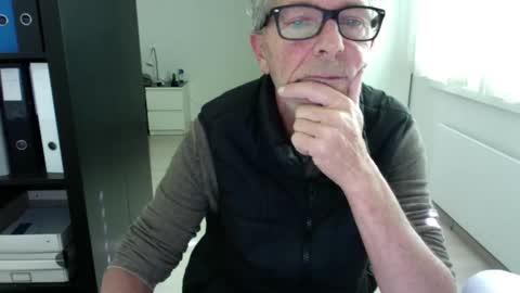 tiburzio online show from September 24, 9:01 am