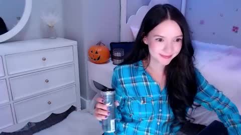 Snapshot of ticketshow chatting on October 31, 12:44 am ticketshow online show from October 31, 12:44 am