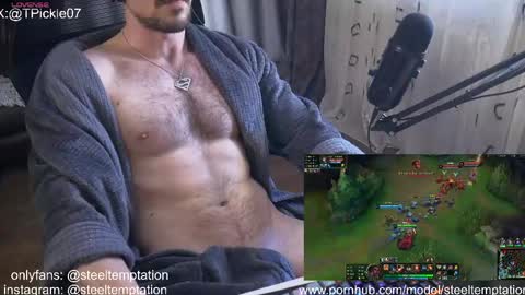 Snapshot of tickle_my_pickle07 chatting on April 23, 12:29 pm tickle_my_pickle07 online show from April 23, 12:29 pm