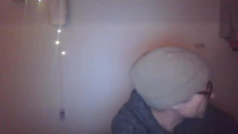 tiddles12345 online show from December 17, 12:16 am