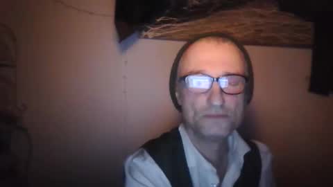 Snapshot of tiddles12345 chatting on May 4, 2:29 am tiddles12345 online show from May 4, 2:29 am