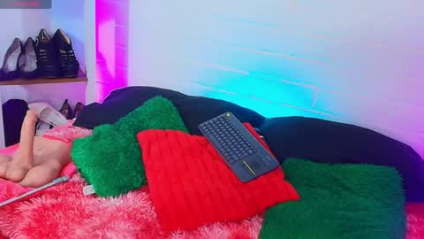 Snapshot of tifanny_nails chatting on April 21, 12:55 pm Tifanny Nails online show from April 21, 12:55 pm