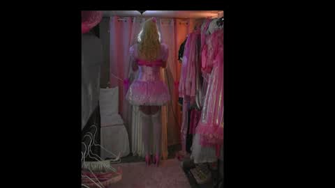 Snapshot of tiff_999 chatting on December 19, 11:46 pm Tiffany Adams online show from December 19, 11:46 pm