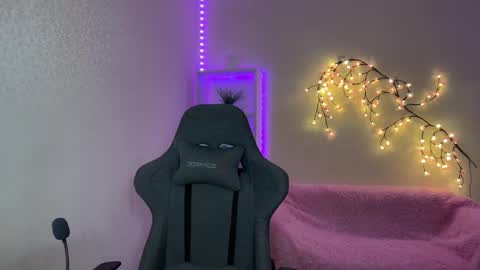 Amira online show from December 1, 11:37 am