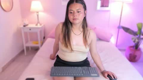 Snapshot of tiffany_fournier chatting on November 19, 4:12 am Tiffany online show from November 19, 4:12 am