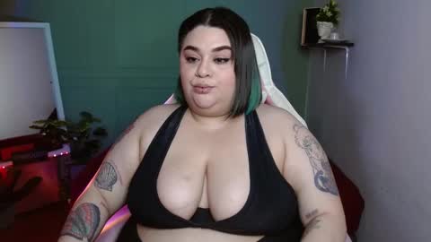 Snapshot of tiffany_laurens chatting on December 29, 10:01 am dont forget ask for custom vids online show from December 29, 10:01 am