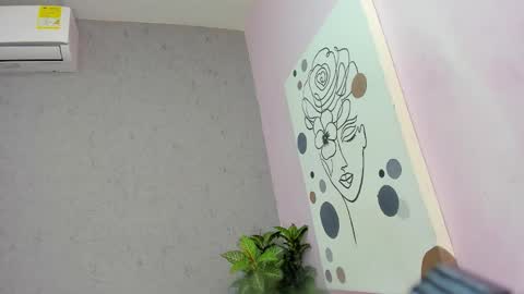 tiffany_mendez online show from November 18, 12:09 pm