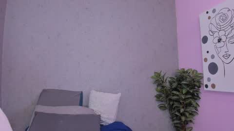 Snapshot of tiffany_mendez chatting on May 9, 12:10 pm tiffany_mendez online show from May 9, 12:10 pm
