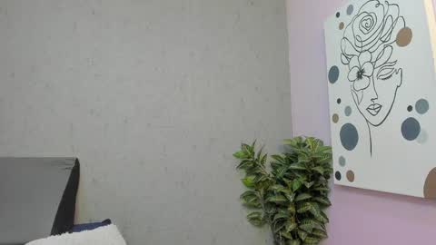 Snapshot of tiffany_mendez chatting on May 12, 12:02 pm tiffany_mendez online show from May 12, 12:02 pm