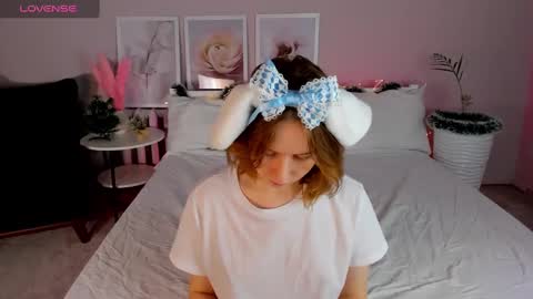 Snapshot of tiffany_roy chatting on December 29, 2:49 am tiffany_roy online show from December 29, 2:49 am