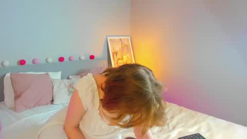 Snapshot of tiffany_roy chatting on February 21, 2:50 am tiffany_roy online show from February 21, 2:50 am