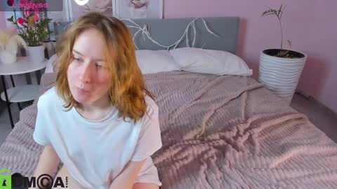 Snapshot of tiffany_roy chatting on March 5, 5:50 am tiffany_roy online show from March 5, 5:50 am