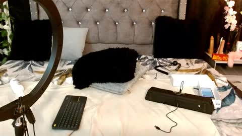 tiffany_sander online show from March 1, 1:00 am