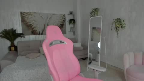 Tiffany Houston online show from April 29, 6:06 am