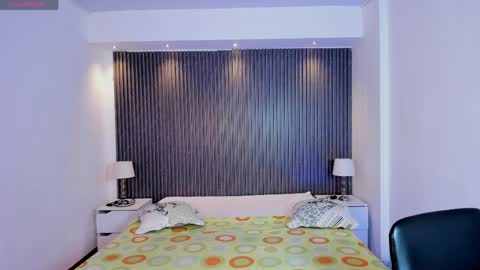 tiffanyhoustton online show from April 4, 12:02 pm