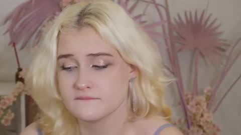 tiffanyjons online show from October 26, 6:03 pm