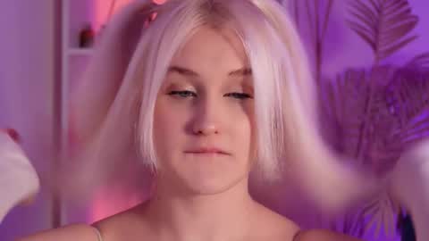 tiffanyjons online show from December 4, 6:16 pm