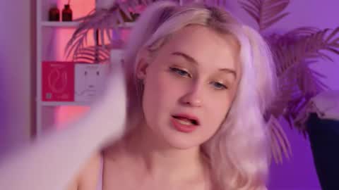 Snapshot of tiffanyjons chatting on December 21, 6:04 pm tiffanyjons online show from December 21, 6:04 pm