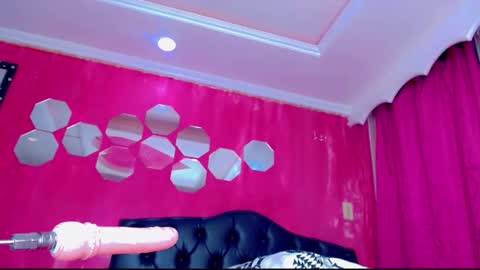 tiffanymackensyy69 online show from December 19, 11:45 pm