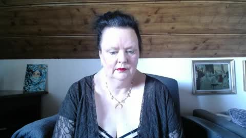 Snapshot of tiffanymature chatting on April 25, 3:31 pm TiffanyMature online show from April 25, 3:31 pm