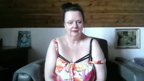 Snapshot of tiffanymature chatting on May 9, 2:55 pm TiffanyMature online show from May 9, 2:55 pm