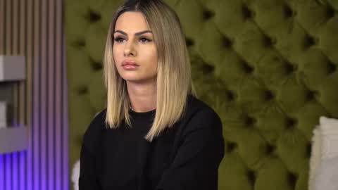 Snapshot of tiffanymaze chatting on September 30, 6:18 am Ilaria online show from September 30, 6:18 am