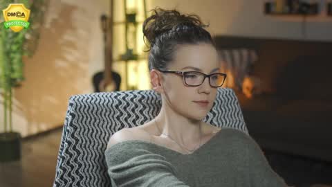 tiffanyriox online show from March 30, 11:50 pm