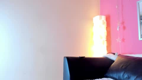 Stefany Suarez online show from January 7, 4:42 pm