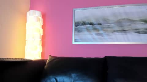Snapshot of tiffanysuarez_ chatting on April 11, 9:52 pm Stefany Suarez online show from April 11, 9:52 pm