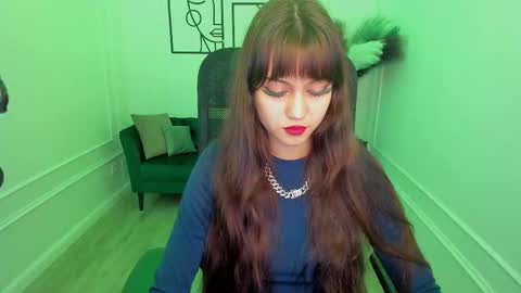 tiffanyyoun online show from November 7, 12:49 pm