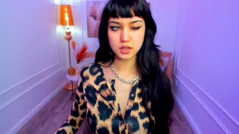 tiffanyyoun online show from April 7, 12:16 pm