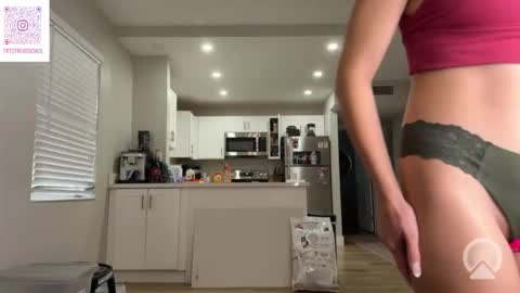 Tiffstreatsxoxo online show from October 3, 7:11 pm