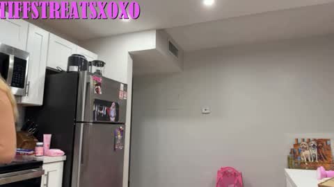 Snapshot of tiffstreatsxoxo chatting on March 4, 4:57 pm Tiffstreatsxoxo online show from March 4, 4:57 pm