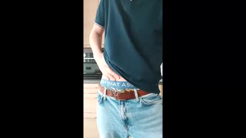 Snapshot of tigerjow941808 chatting on March 6, 8:22 am tigerjow941808 online show from March 6, 8:22 am