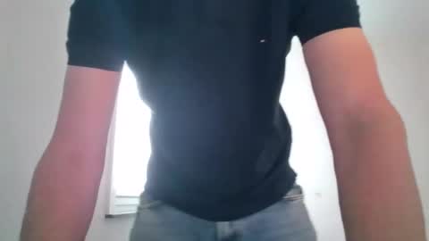 Snapshot of tigerjow941808 chatting on March 20, 8:19 am tigerjow941808 online show from March 20, 8:19 am