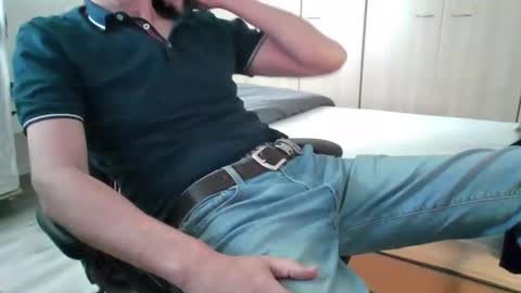 Snapshot of tigerjow941808 chatting on April 13, 9:15 am tigerjow941808 online show from April 13, 9:15 am