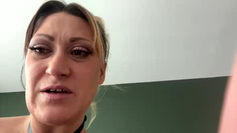 Snapshot of tightblnd chatting on October 5, 8:18 pm hotfirman92 online show from October 5, 8:18 pm