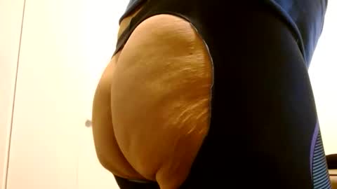 Tightshortsspank online show from April 27, 3:04 am