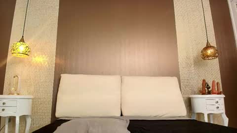 T I F F A N Y online show from November 28, 7:49 pm