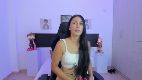 Snapshot of tiiny_peach chatting on November 21, 11:20 am Tiny online show from November 21, 11:20 am