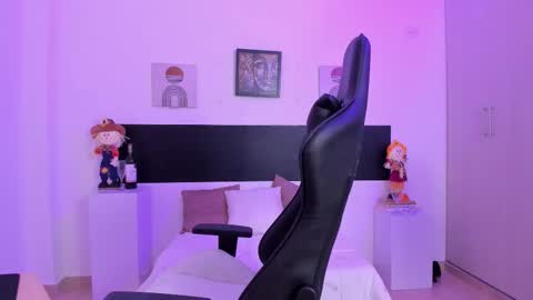 Snapshot of tiiny_peach chatting on November 26, 12:06 pm Tiny online show from November 26, 12:06 pm