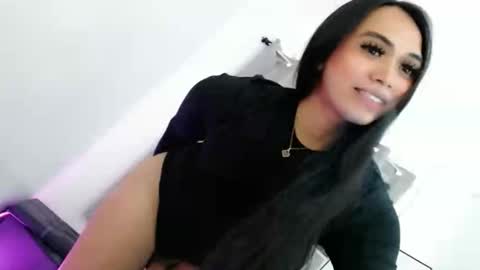 Snapshot of tijanafox chatting on December 22, 4:42 am Tijana online show from December 22, 4:42 am