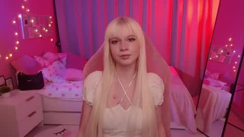 Lola online show from May 29, 7:39 am