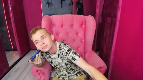 Snapshot of tim_blackk chatting on October 5, 8:40 pm Tim online show from October 5, 8:40 pm